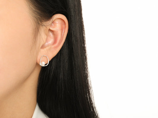 Oval Hoop Stud Earrings with Freshwater Pearl Oval Hoop Stud Earrings with Freshwater Pearl
