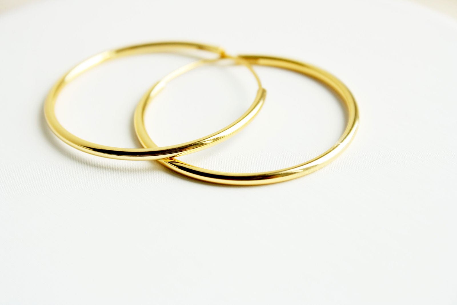 18K Gold Plain Endless Hoops Discover 18K Gold Plain Endless Hoops: Simple, Everyday, Minimalist Geometric Earrings for Effortless Style