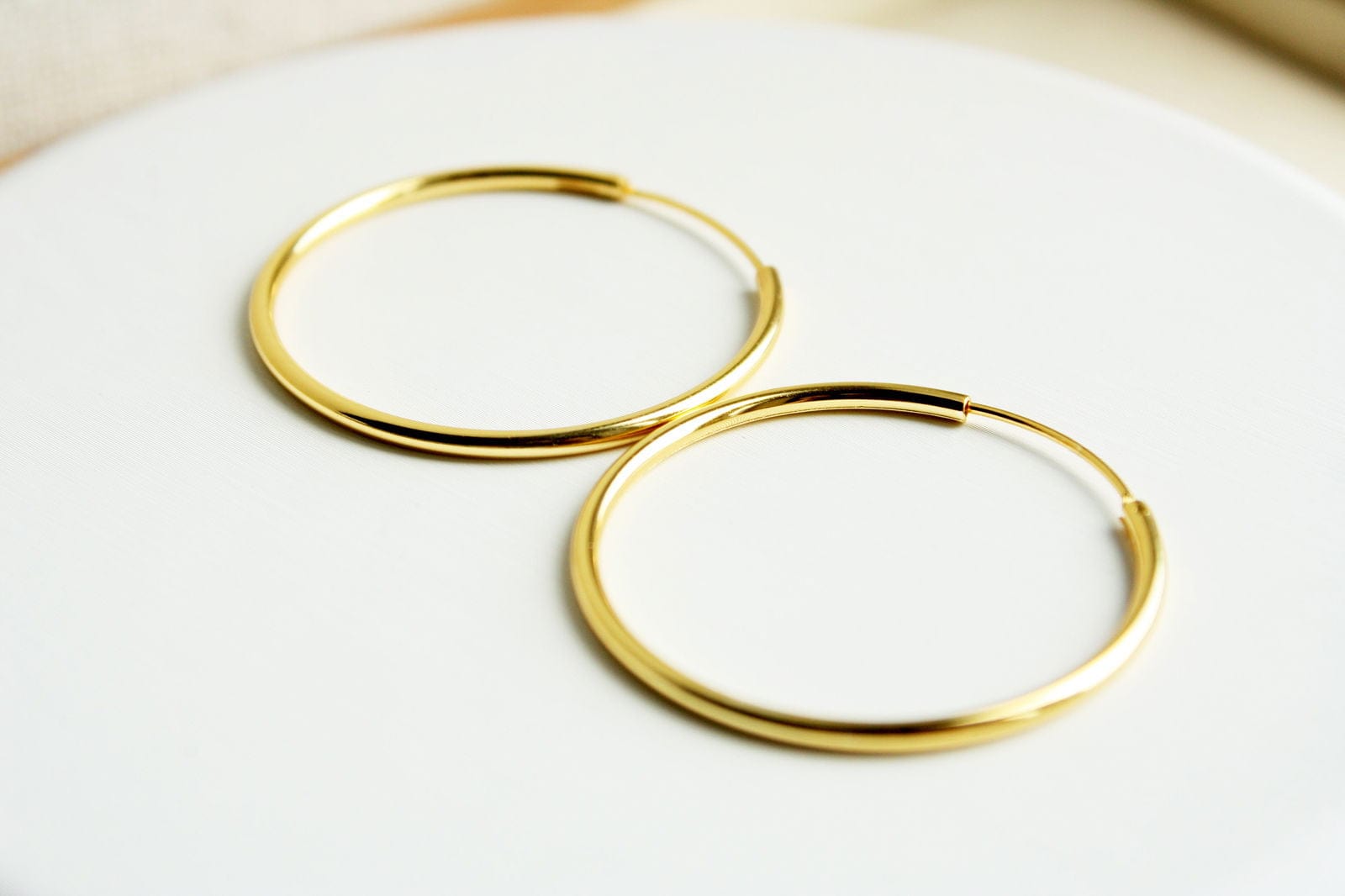 18K Gold Plain Endless Hoops Discover 18K Gold Plain Endless Hoops: Simple, Everyday, Minimalist Geometric Earrings for Effortless Style