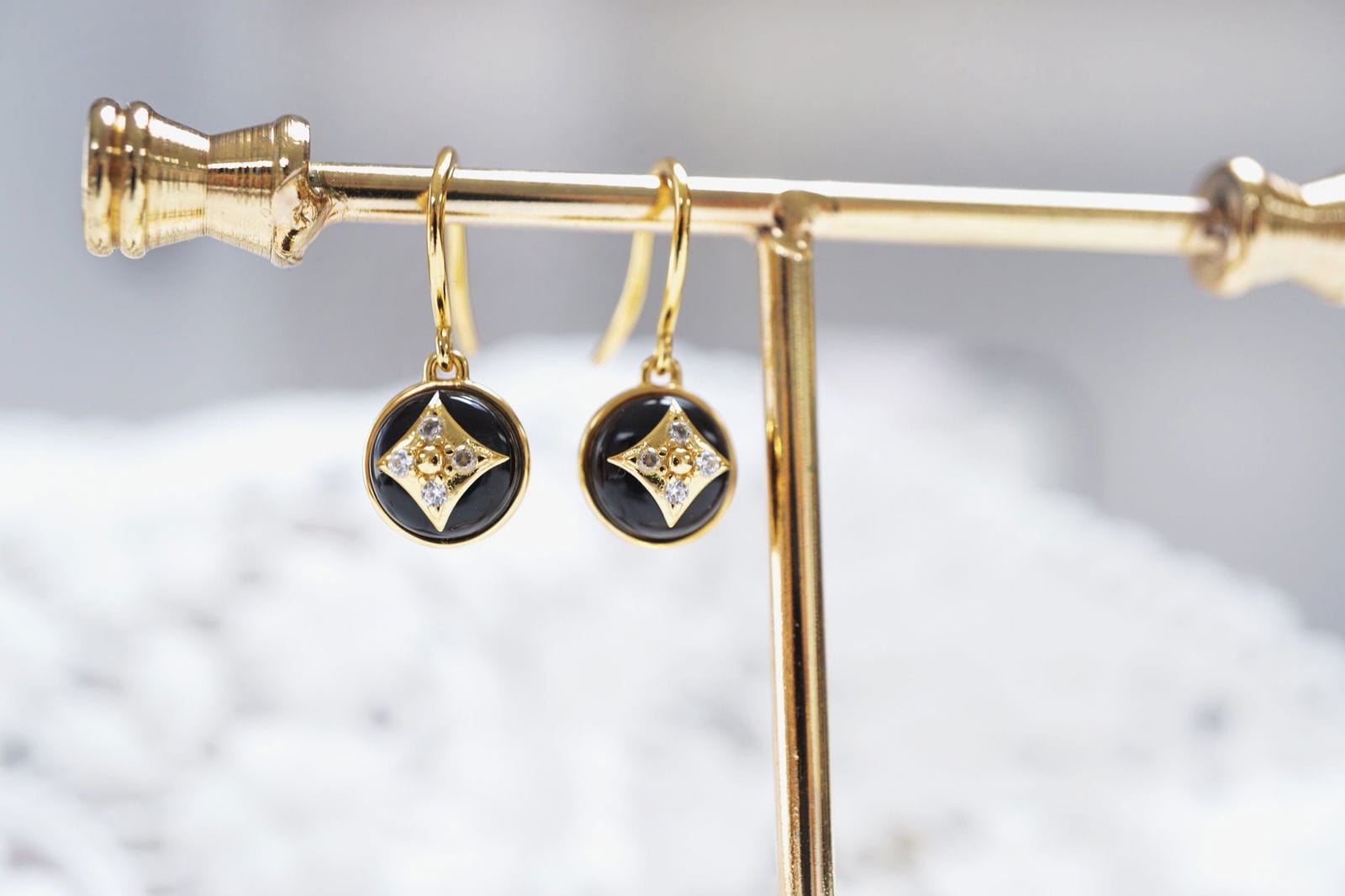 18K Gold 18K Gold Natural Black Onyx Flower Drop Earrings Discover Vintage Style 18K Gold Natural Black Onyx Flower Drop Earrings - Perfect Gift for Special Occasions and Anniversaries