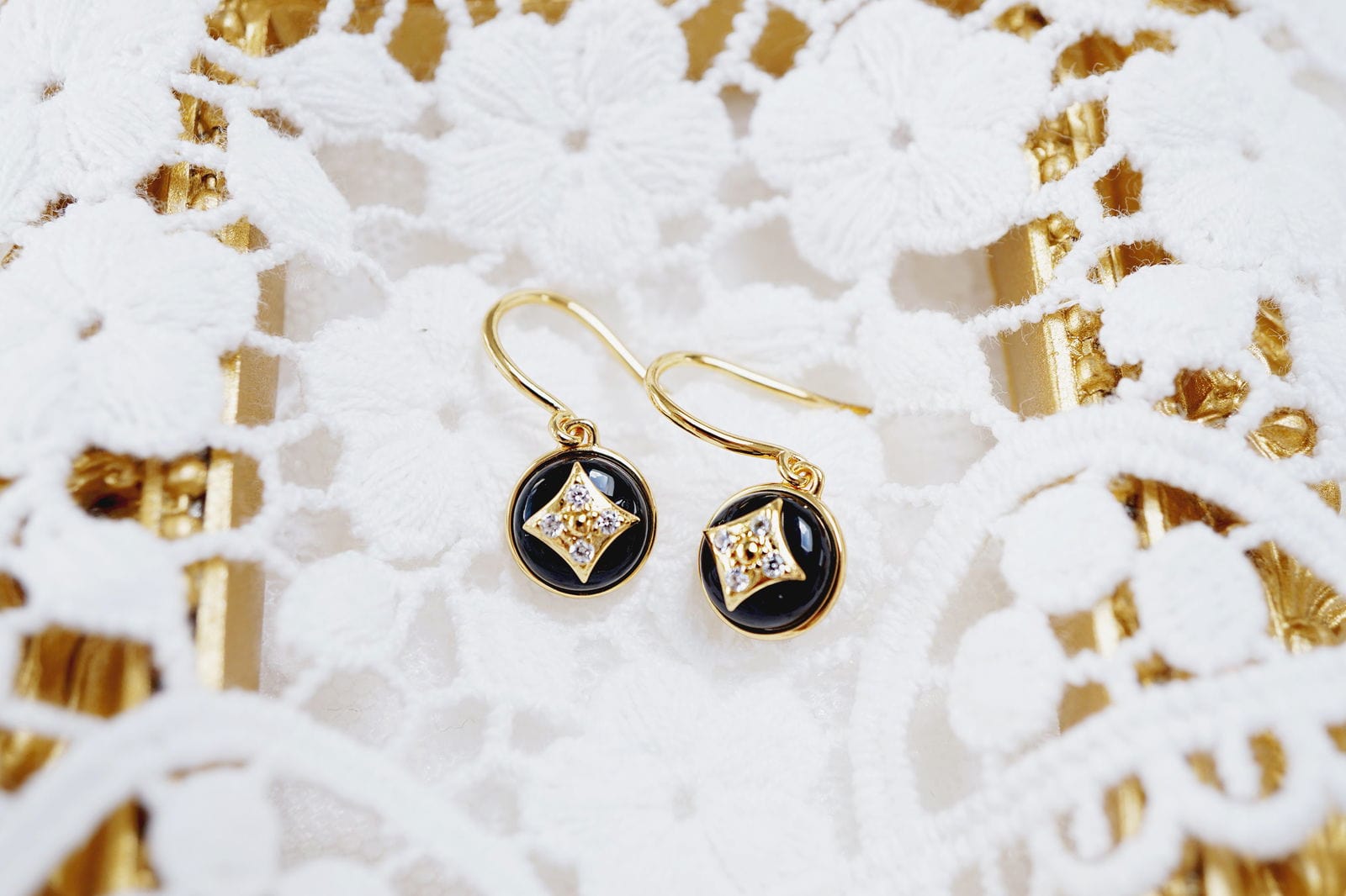 18K Gold 18K Gold Natural Black Onyx Flower Drop Earrings Discover Vintage Style 18K Gold Natural Black Onyx Flower Drop Earrings - Perfect Gift for Special Occasions and Anniversaries