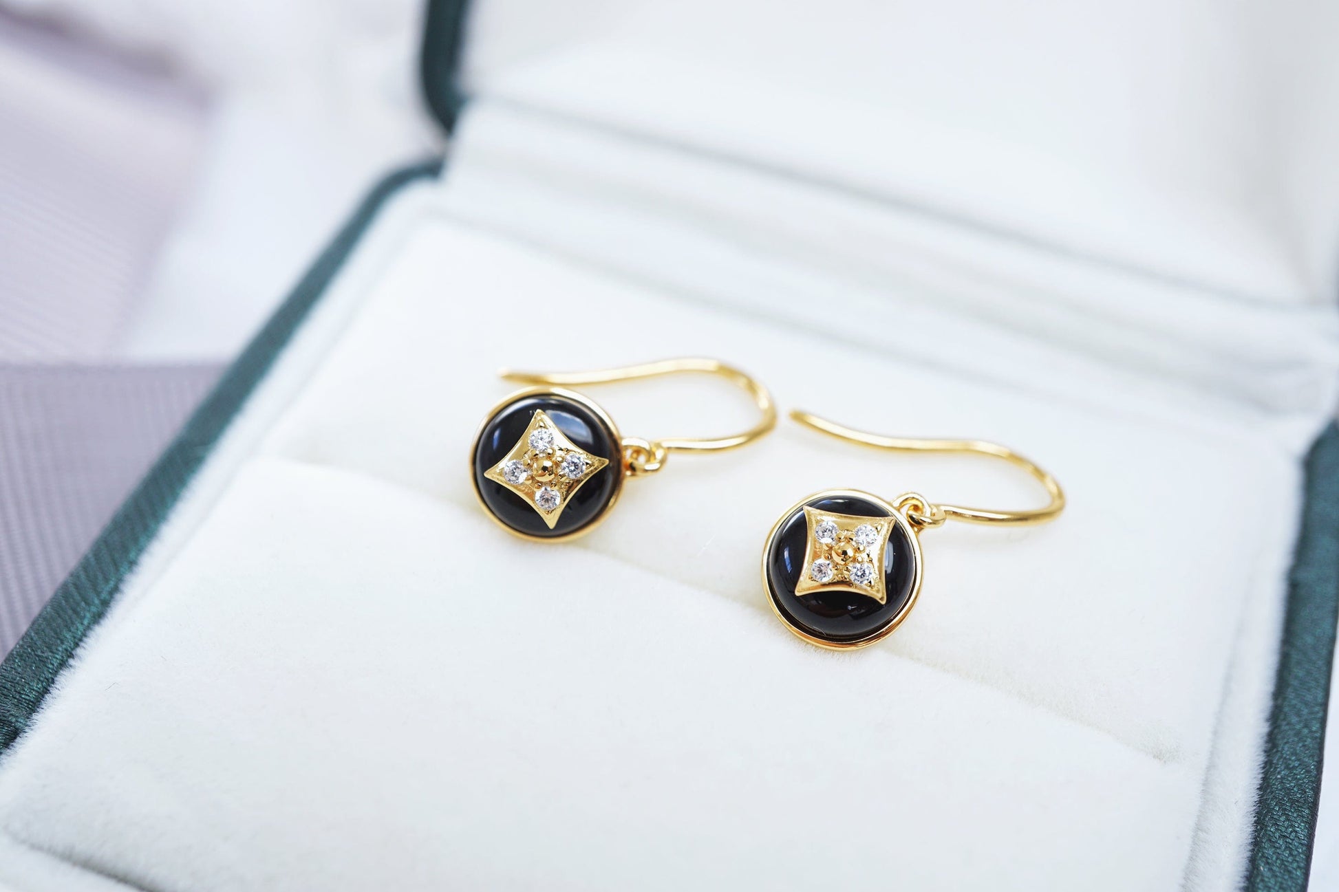 18K Gold 18K Gold Natural Black Onyx Flower Drop Earrings Discover Vintage Style 18K Gold Natural Black Onyx Flower Drop Earrings - Perfect Gift for Special Occasions and Anniversaries