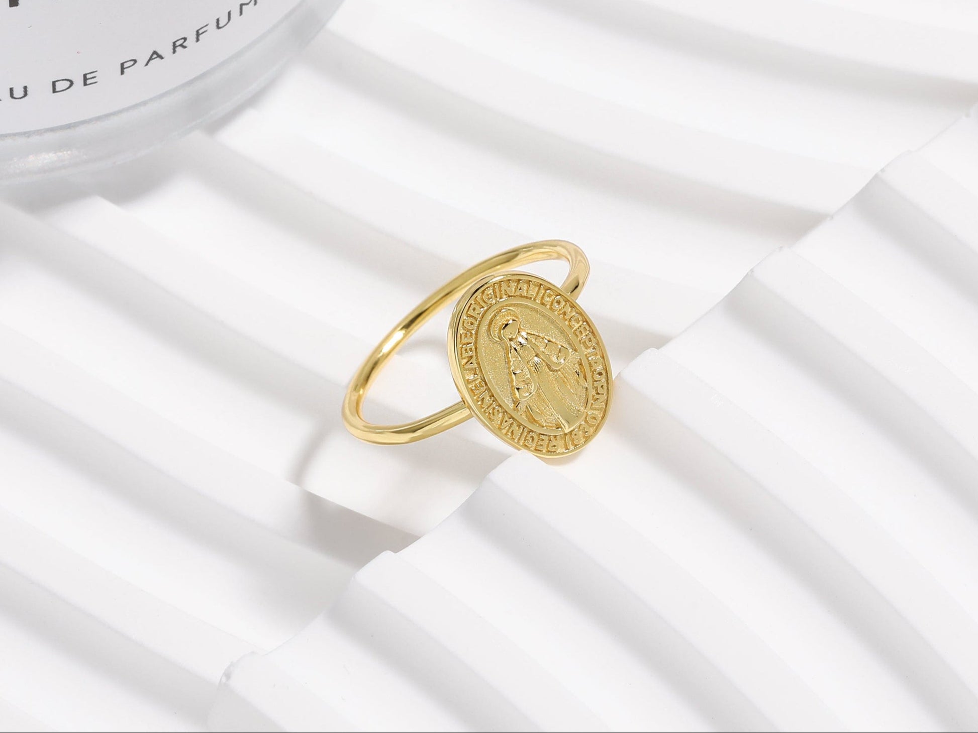 18K Gold 18K Gold Virgin Mary Disc Ring 18K Gold Virgin Mary Disc Ring: Elegant Religious Jewelry for Devout Christians