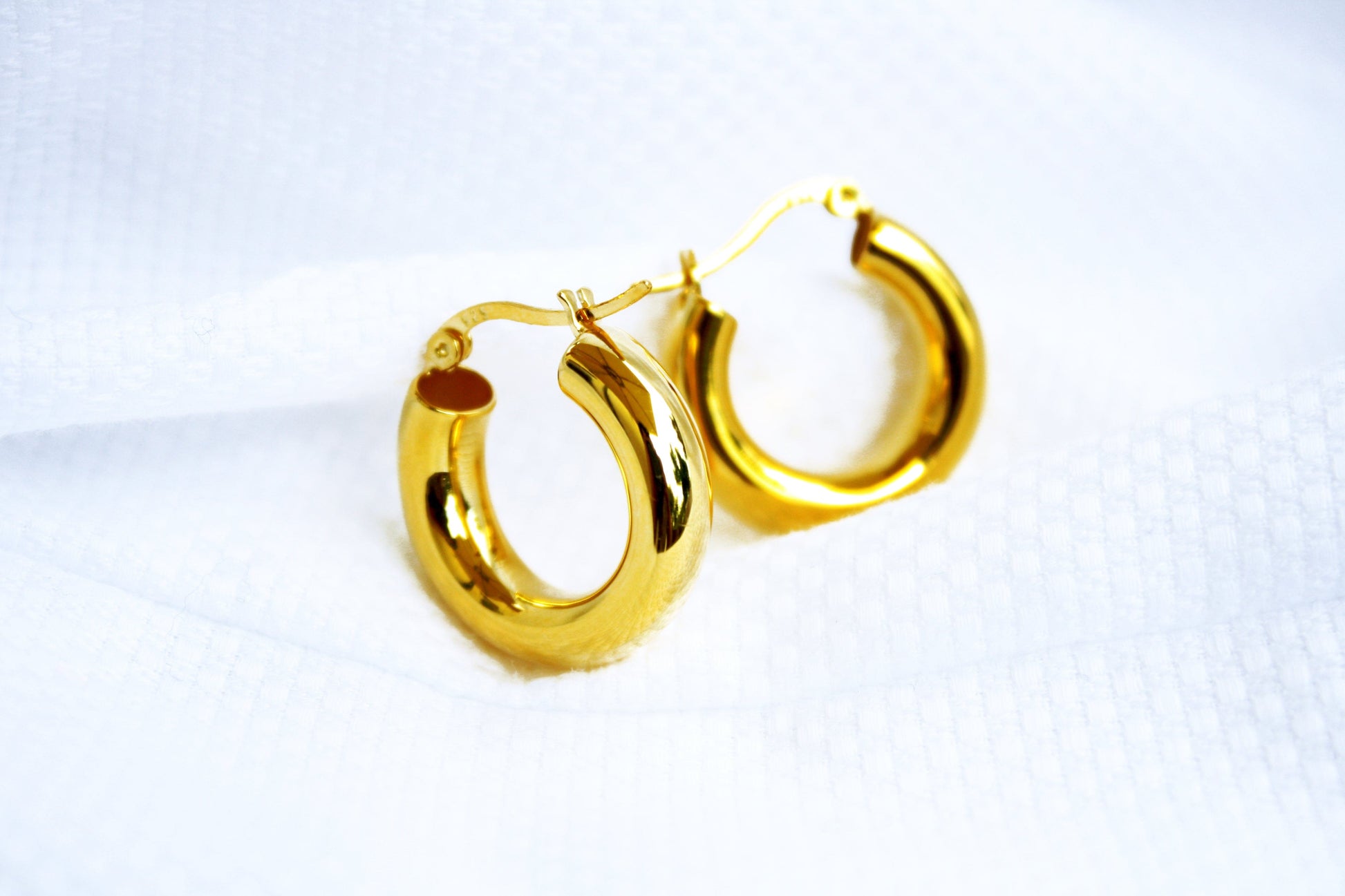 20mm Chunky Creole Hoop Earrings Elevate Your Style with 20mm Chunky Creole Hoop Earrings - Perfect for Any Occasion
