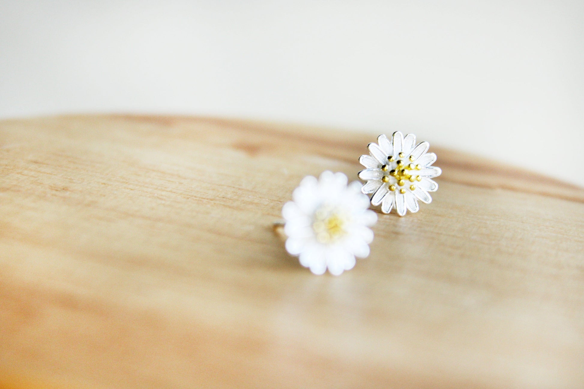 925 Sterling Silver Sterling Silver Daisy Flower Earrings Elegant Sterling Silver Daisy Flower Earrings - Perfect Blossom Studs for Every Occasion