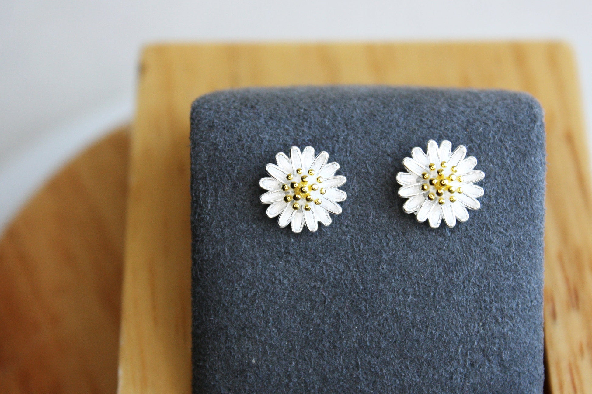 925 Sterling Silver Sterling Silver Daisy Flower Earrings Elegant Sterling Silver Daisy Flower Earrings - Perfect Blossom Studs for Every Occasion