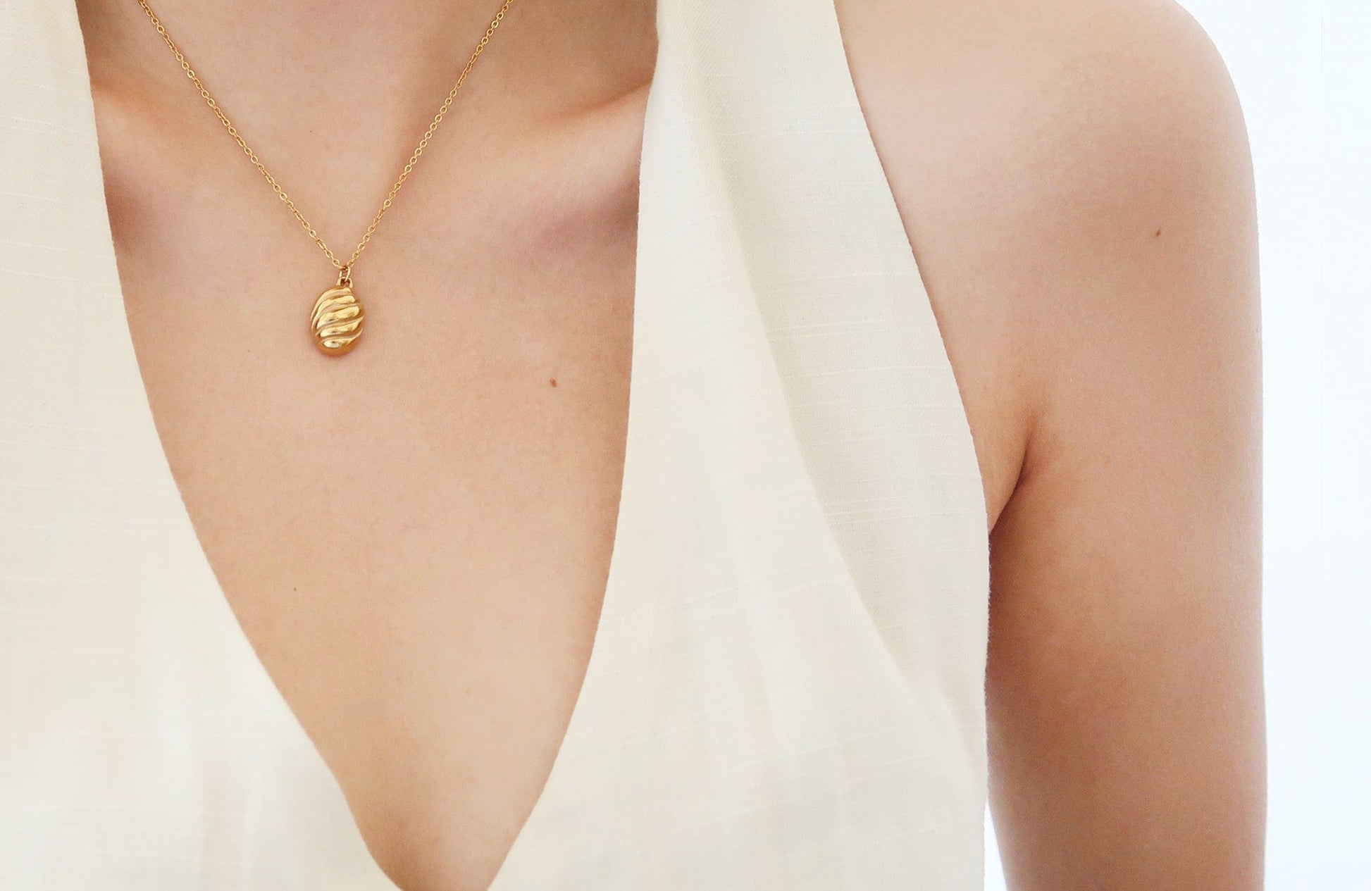 18K Gold Plated Croissant Pendant Necklace 18K Gold Plated Croissant Pendant Necklace