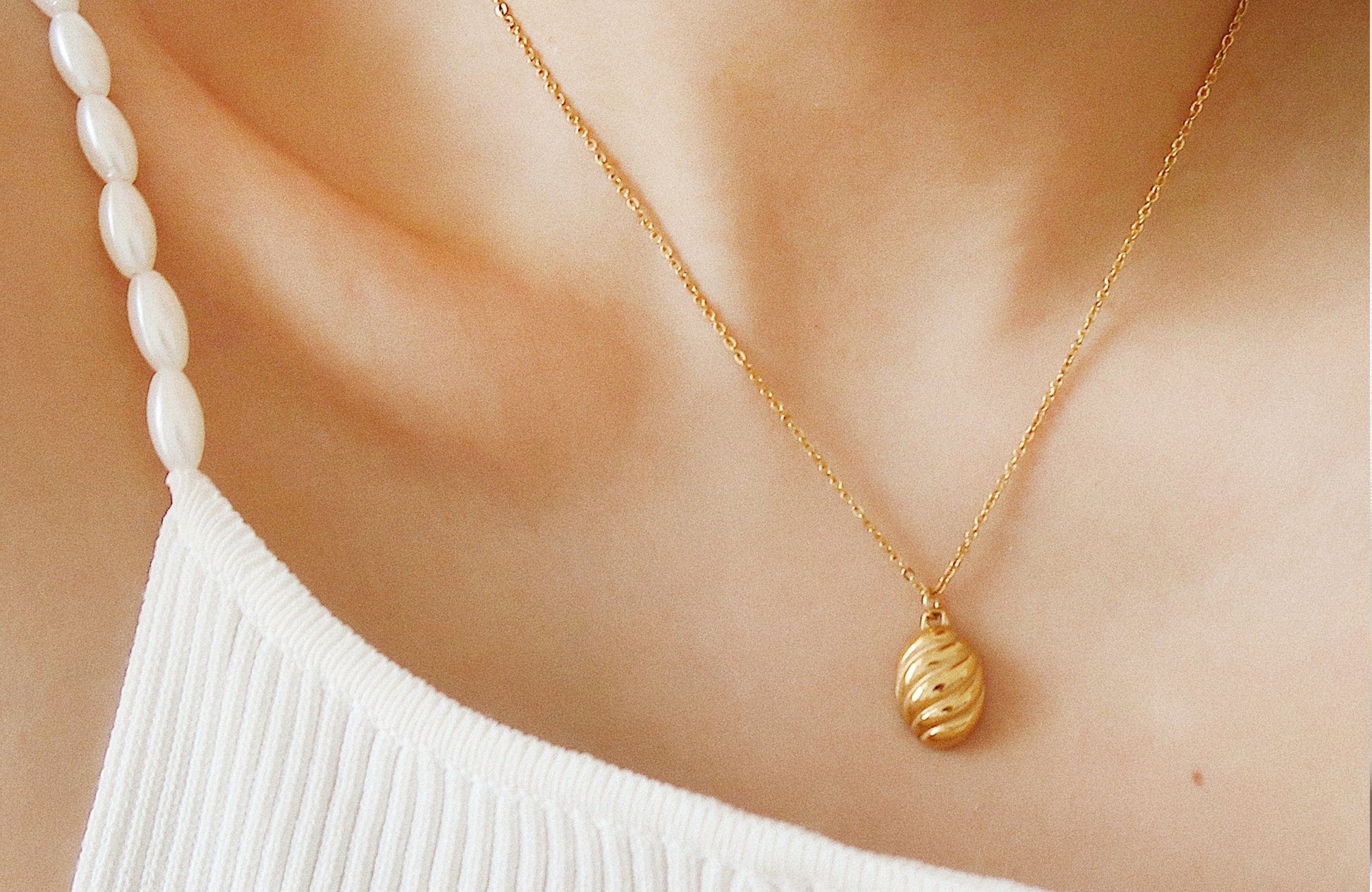 18K Gold Plated Croissant Pendant Necklace 18K Gold Plated Croissant Pendant Necklace