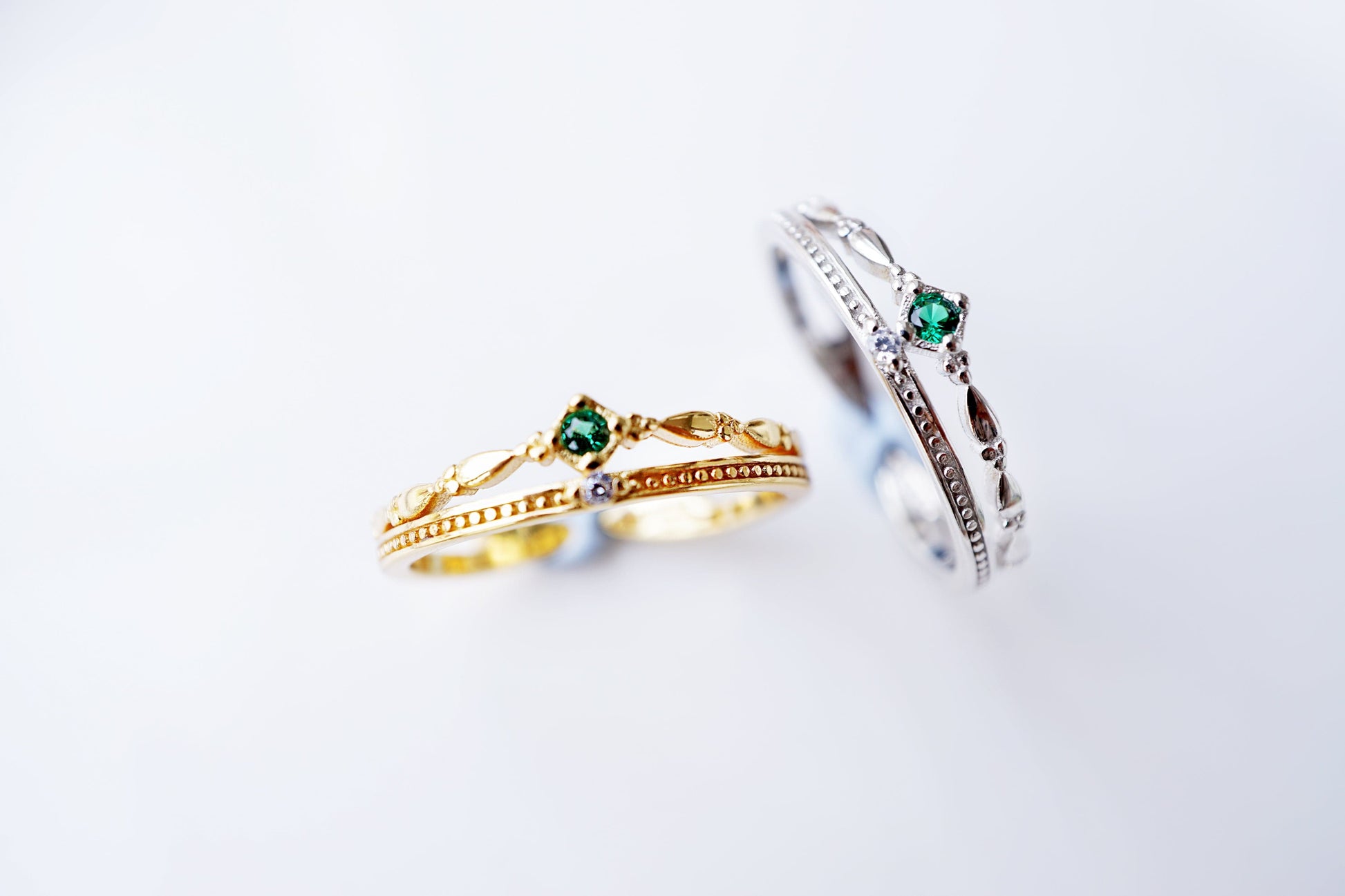 Emerald Green Crystal Double Band Ring Elegant Emerald Green Crystal Double Band Ring: Vintage Style Open Band Gift