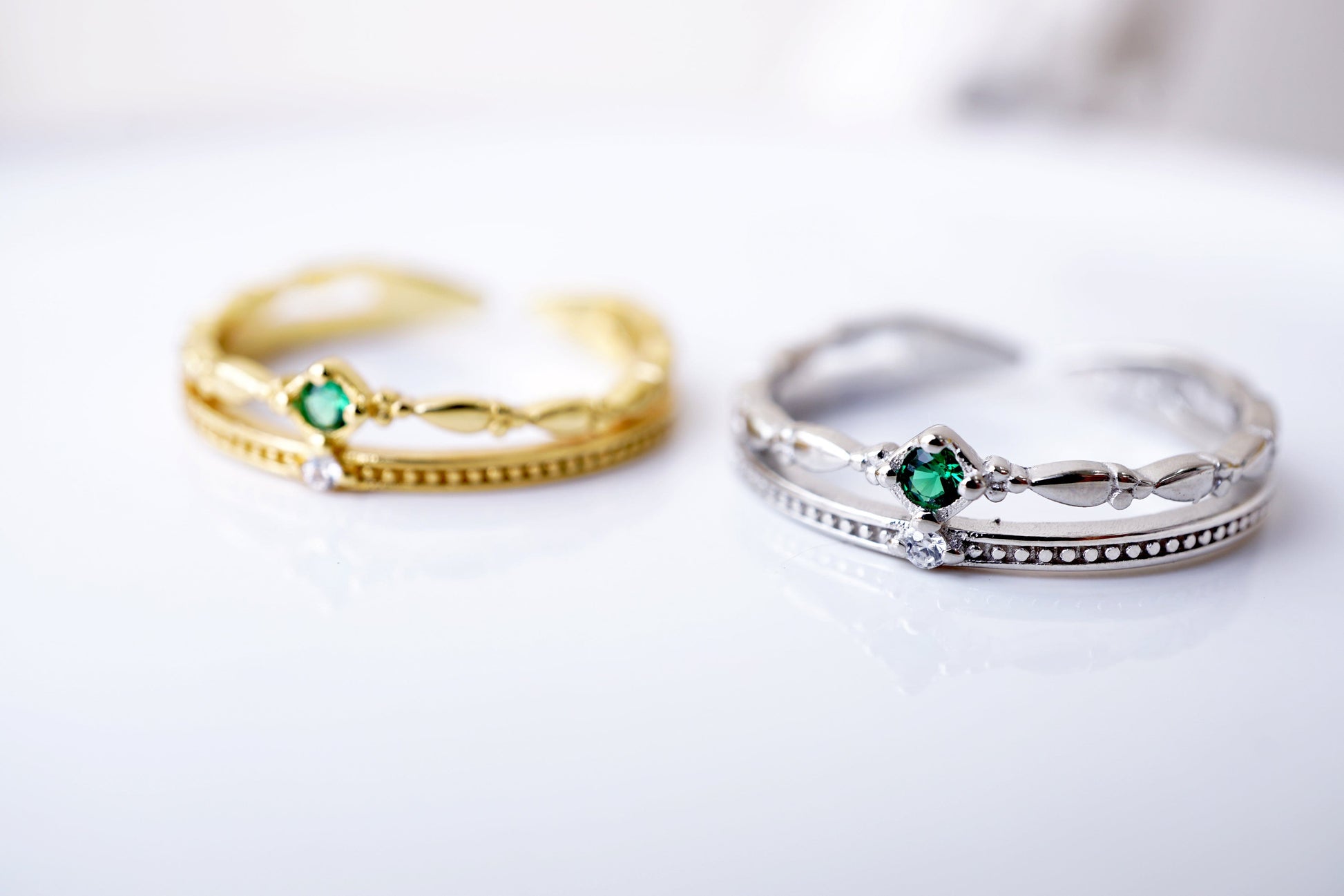 Emerald Green Crystal Double Band Ring Elegant Emerald Green Crystal Double Band Ring: Vintage Style Open Band Gift