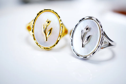 Tulip Flower Mother of Pearl Signet Ring in Sterling Silver Tulip Flower Mother of Pearl Signet Ring in Sterling Silver