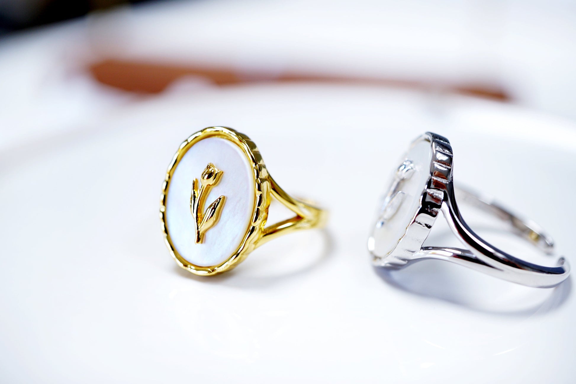 Tulip Flower Mother of Pearl Signet Ring in Sterling Silver Tulip Flower Mother of Pearl Signet Ring in Sterling Silver