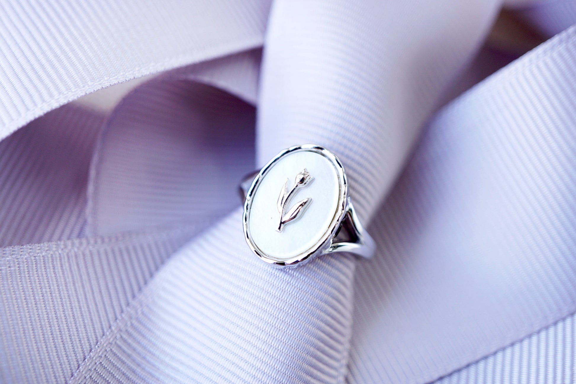 Tulip Flower Mother of Pearl Signet Ring in Sterling Silver Tulip Flower Mother of Pearl Signet Ring in Sterling Silver