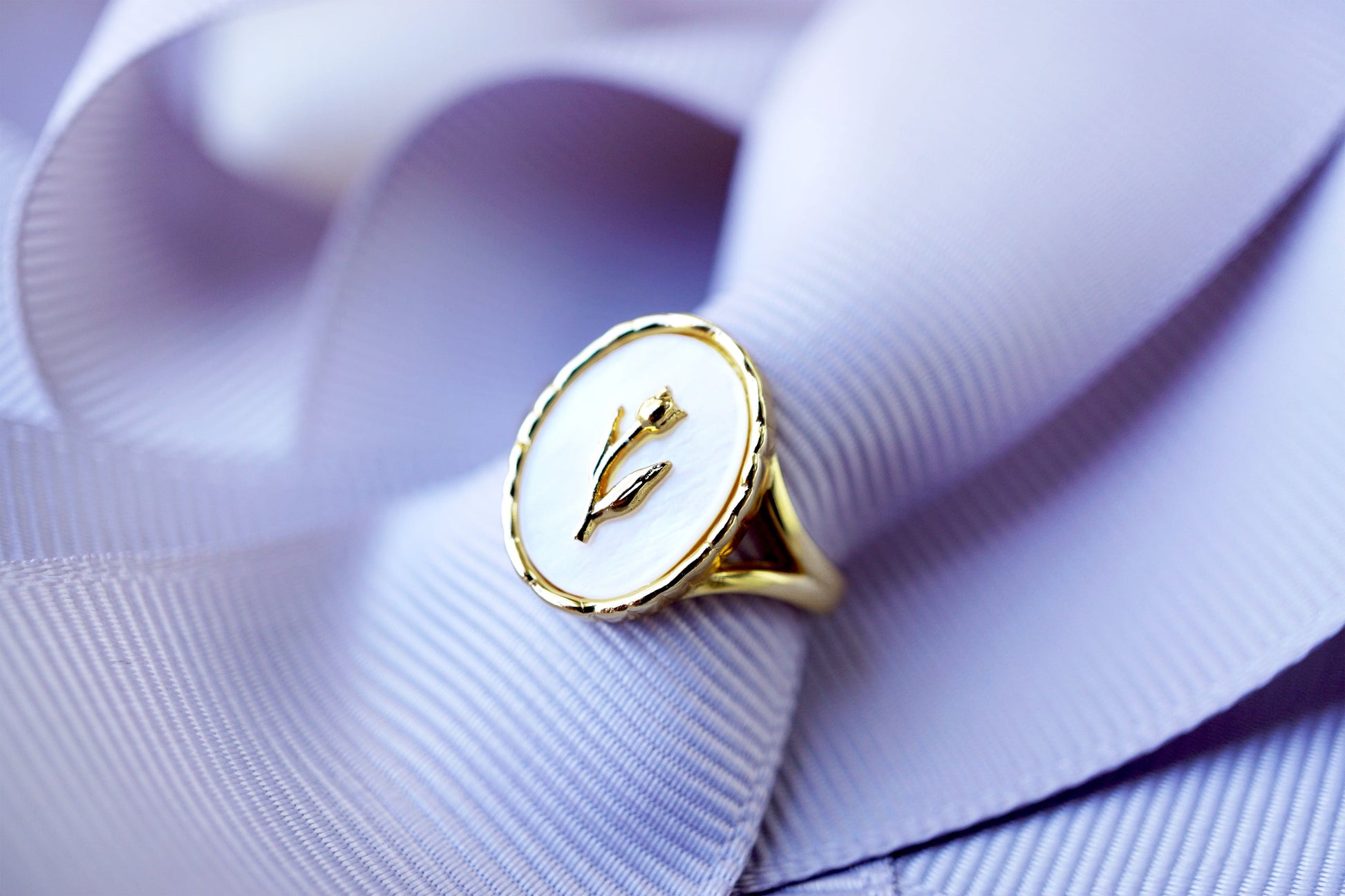 Tulip Flower Mother of Pearl Signet Ring in Sterling Silver Tulip Flower Mother of Pearl Signet Ring in Sterling Silver