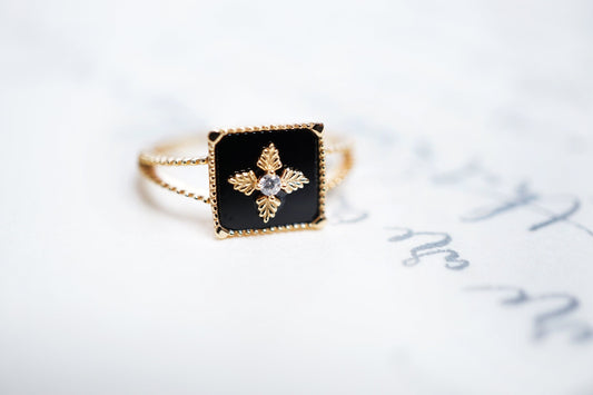 18K Gold Natural Black Onyx Leaf Ring Discover the Elegance of 18K Gold Natural Black Onyx Leaf Ring - Perfect Stacking and Gift Ring