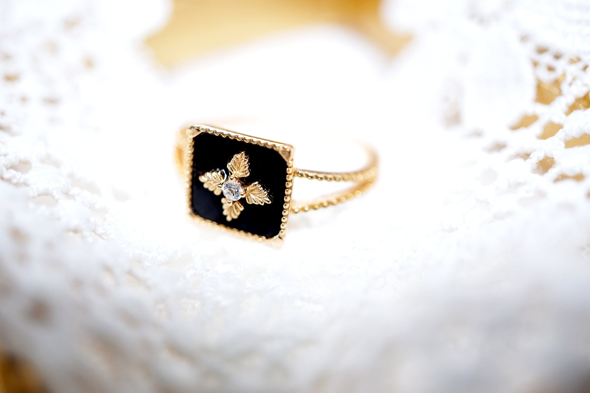 18K Gold Natural Black Onyx Leaf Ring Discover the Elegance of 18K Gold Natural Black Onyx Leaf Ring - Perfect Stacking and Gift Ring