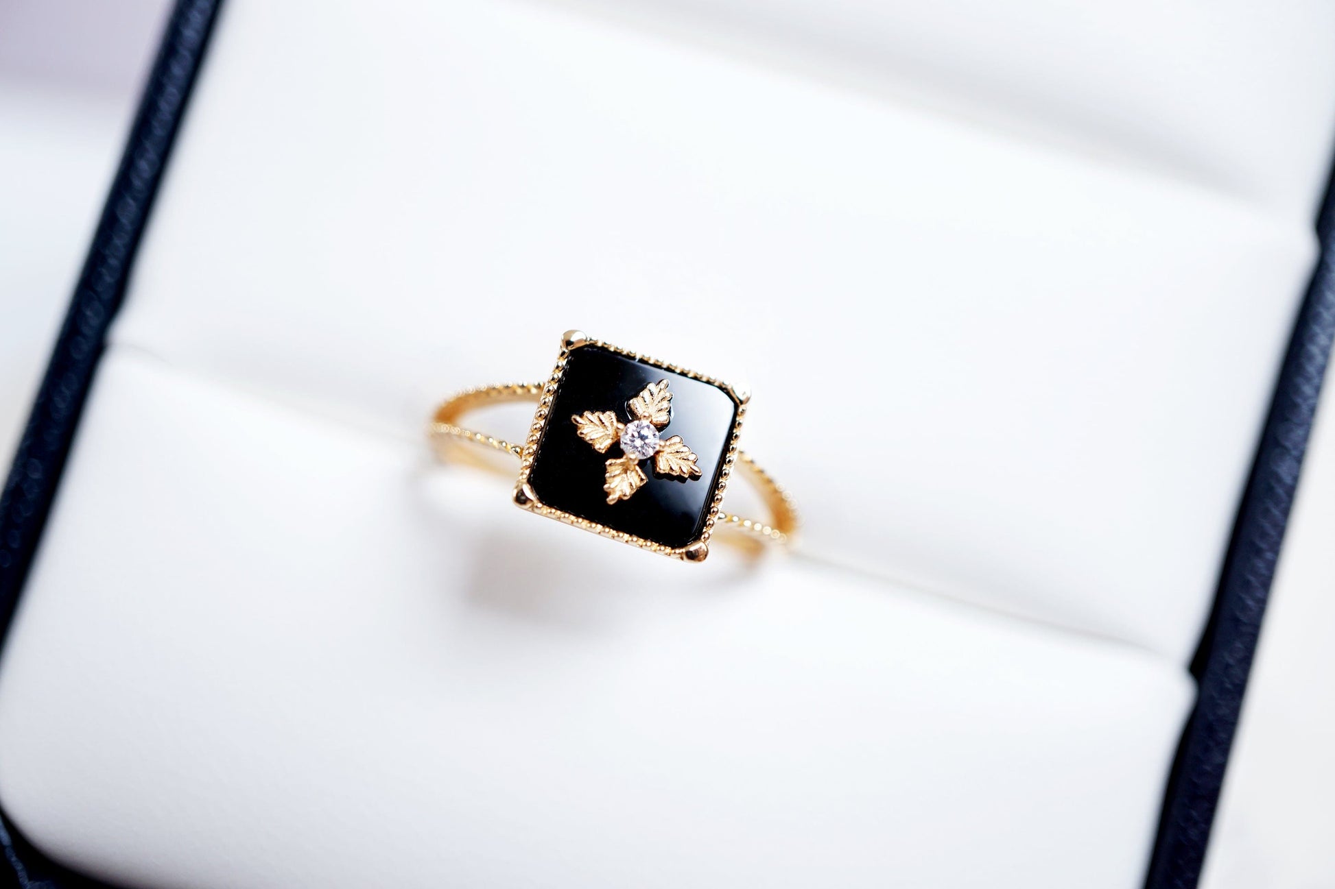 18K Gold Natural Black Onyx Leaf Ring Discover the Elegance of 18K Gold Natural Black Onyx Leaf Ring - Perfect Stacking and Gift Ring