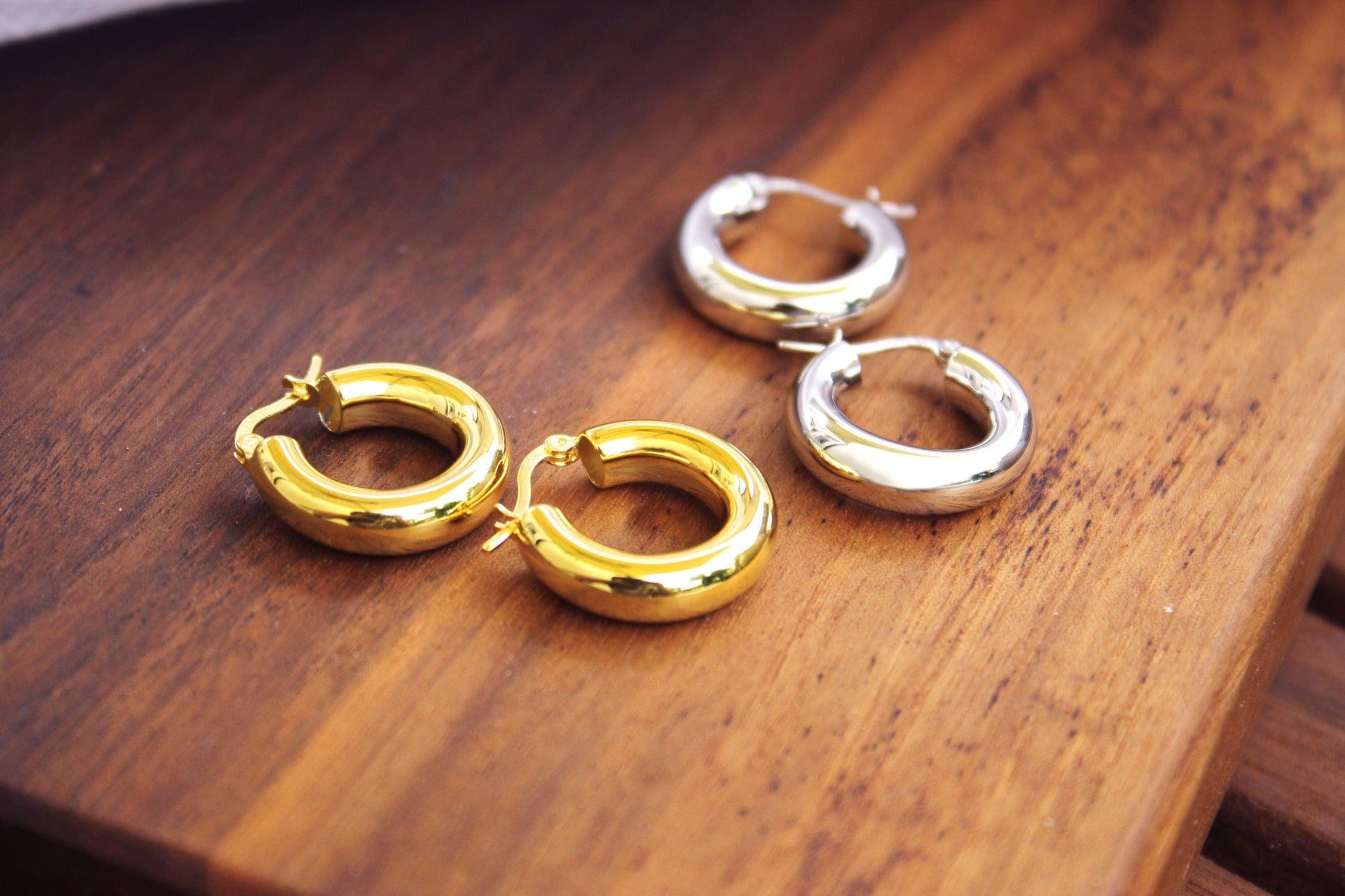 20mm Chunky Creole Hoop Earrings Elevate Your Style with 20mm Chunky Creole Hoop Earrings - Perfect for Any Occasion