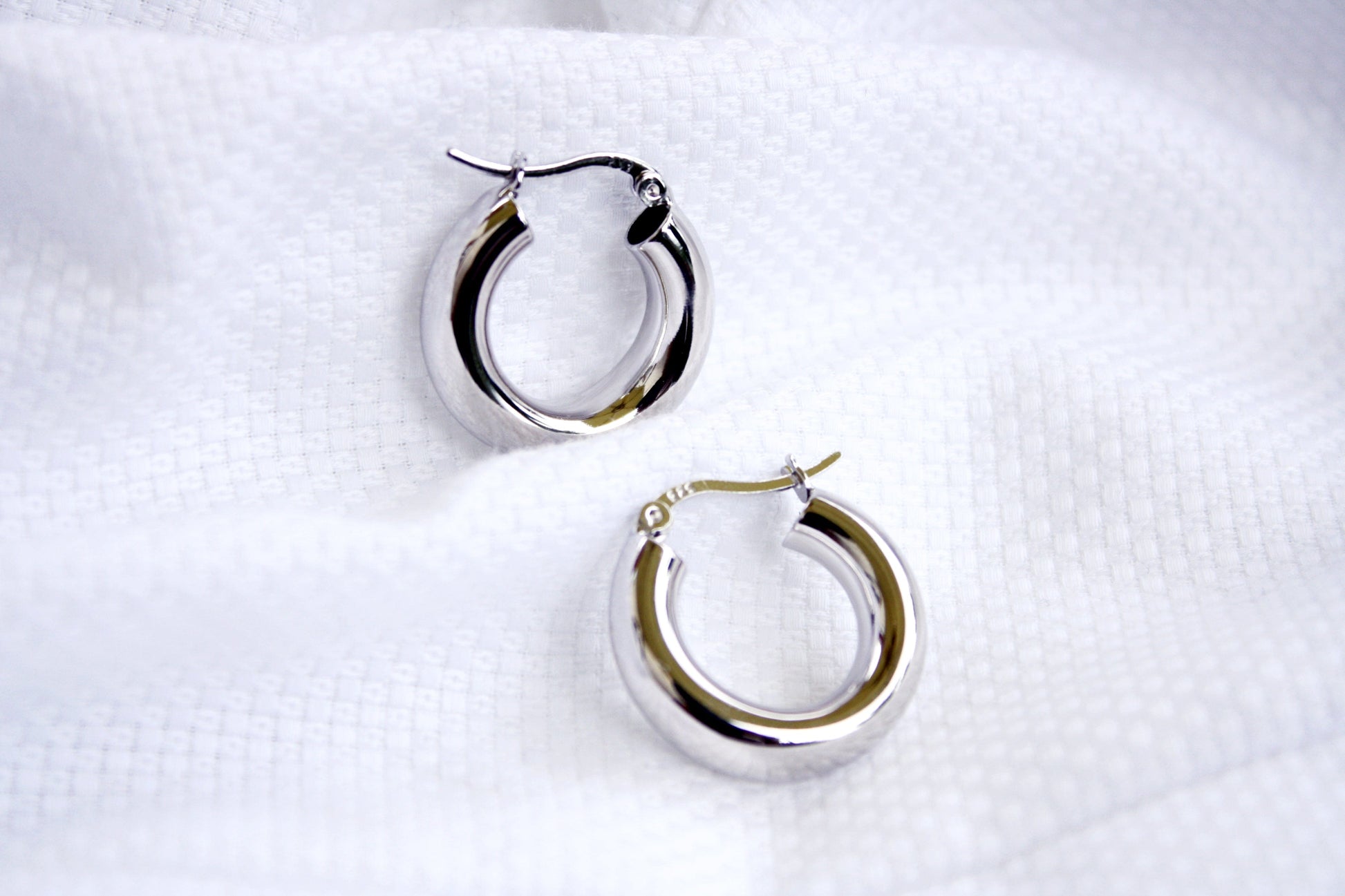 20mm Chunky Creole Hoop Earrings Elevate Your Style with 20mm Chunky Creole Hoop Earrings - Perfect for Any Occasion
