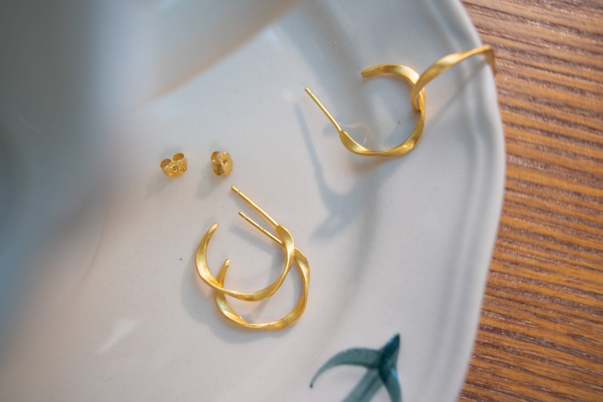 15MM Gold Twisted Huggie Hoop Earrings 15MM Gold Twisted Huggie Hoop Earrings