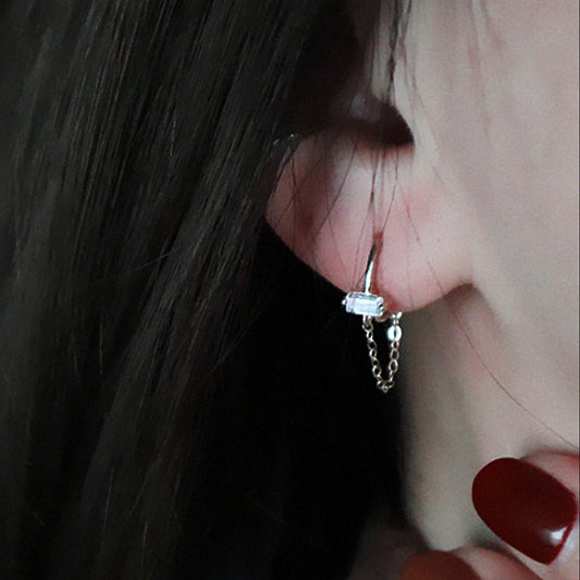 18k Gold Baguette Chain Huggie Earrings