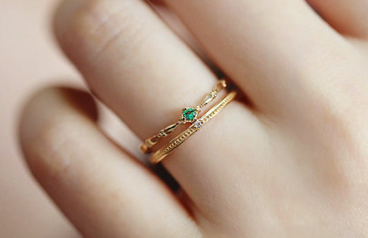 Emerald Green Crystal Double Band Ring Elegant Emerald Green Crystal Double Band Ring: Vintage Style Open Band Gift