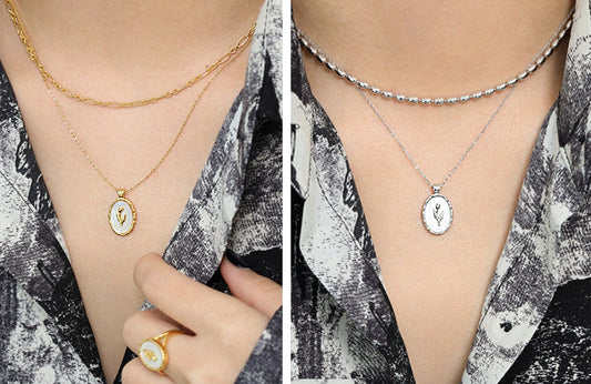 18K Gold and Silver Tulip Flower Oval Pendant Necklace Discover Elegance with Our 18K Gold and Silver Tulip Flower Oval Pendant Necklace - Medallion Charm & Mother of Pearl Design