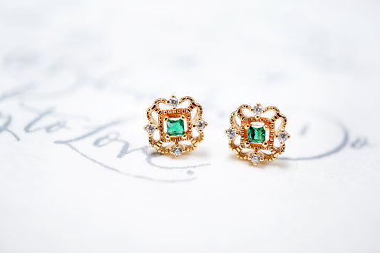 14K Gold 14K Gold Emerald Green Crystal Floral Stud Earrings Discover 14K Gold Emerald Green Crystal Floral Stud Earrings - Perfect Gift for Special Occasions