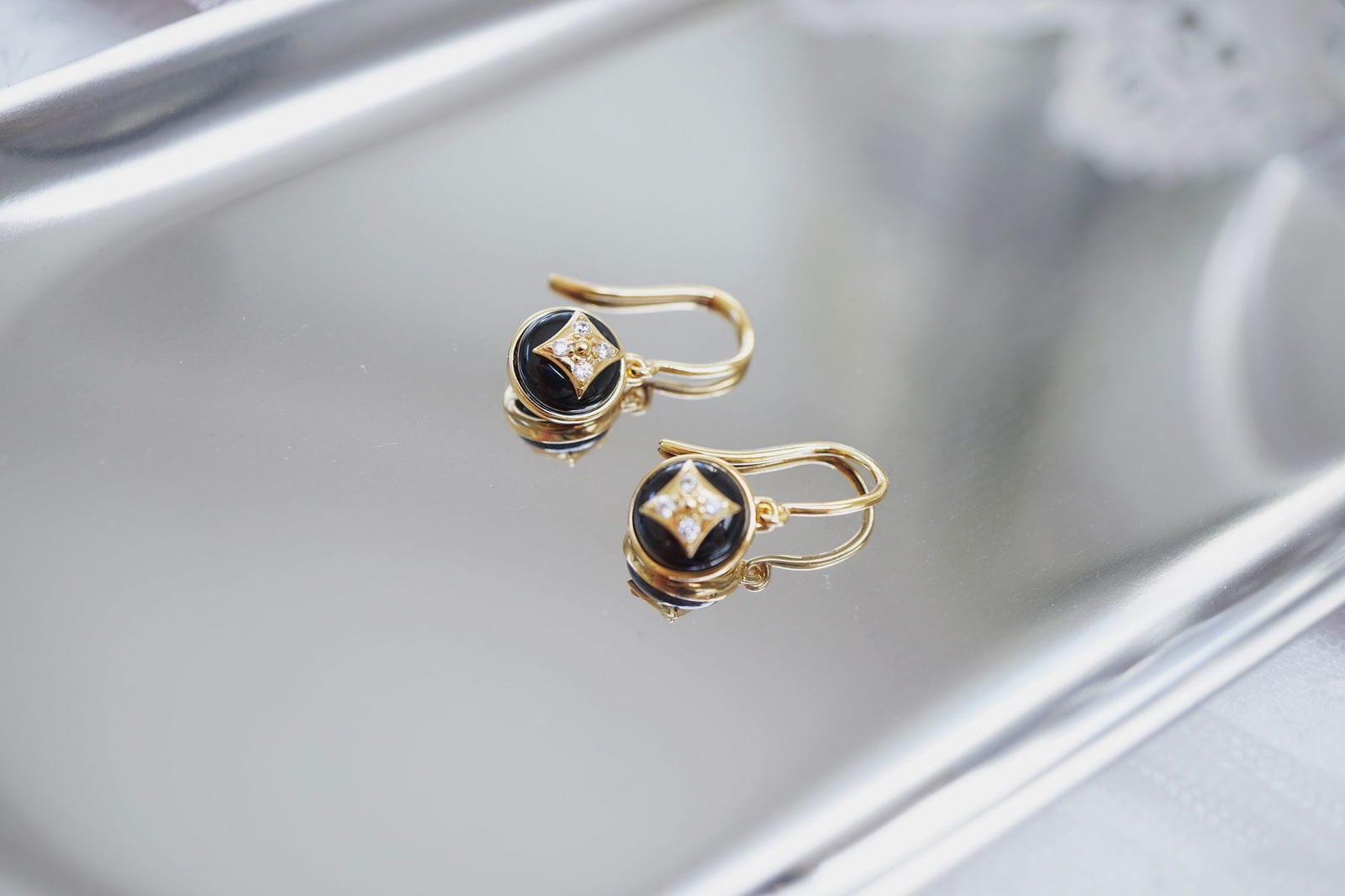 18K Gold 18K Gold Natural Black Onyx Flower Drop Earrings Discover Vintage Style 18K Gold Natural Black Onyx Flower Drop Earrings - Perfect Gift for Special Occasions and Anniversaries