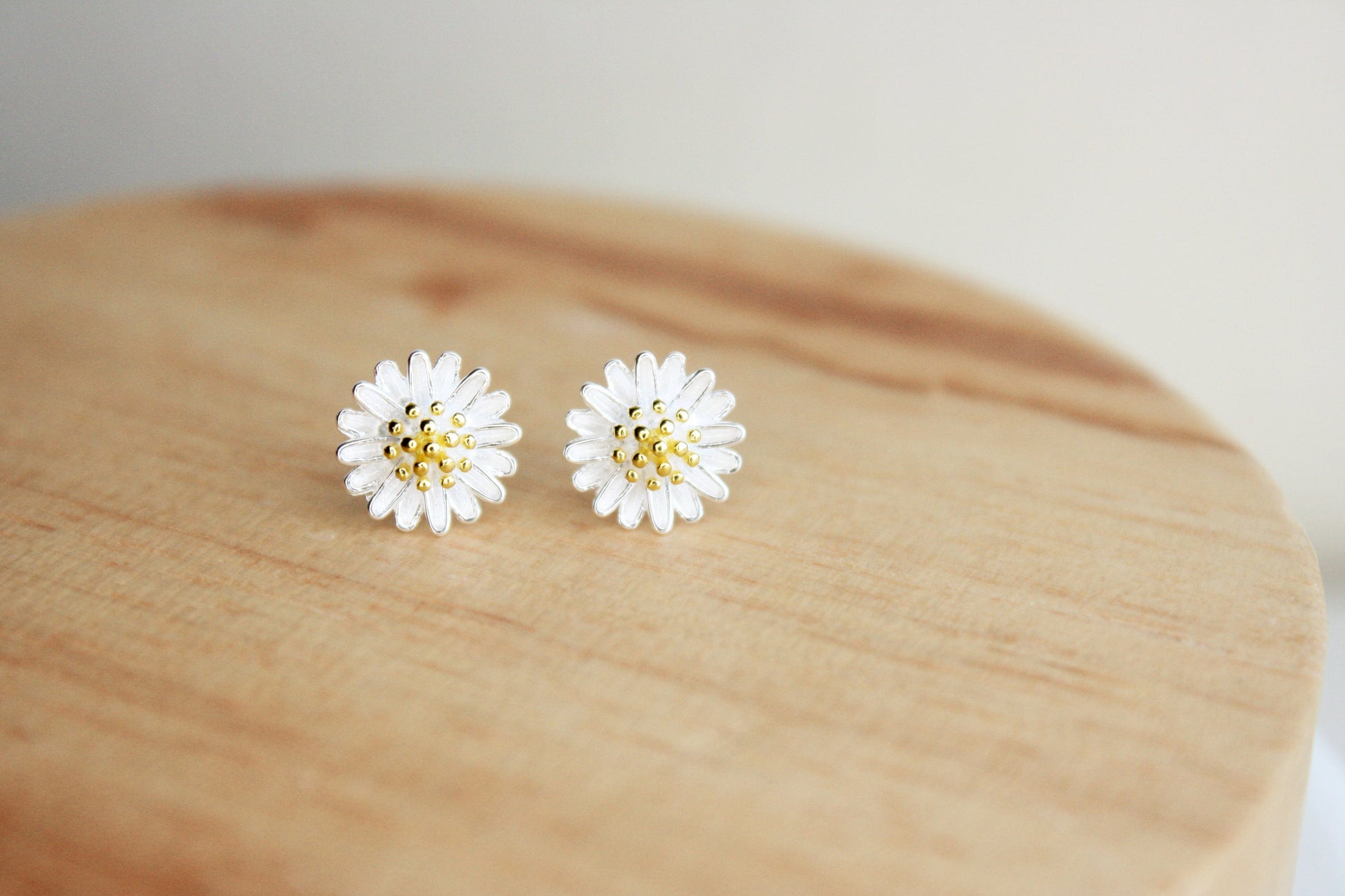 925 Sterling Silver Sterling Silver Daisy Flower Earrings Elegant Sterling Silver Daisy Flower Earrings - Perfect Blossom Studs for Every Occasion