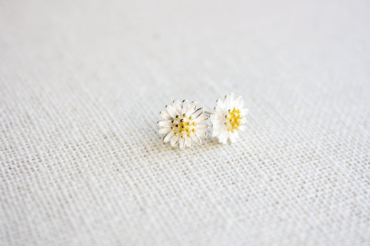 925 Sterling Silver Sterling Silver Daisy Flower Earrings Elegant Sterling Silver Daisy Flower Earrings - Perfect Blossom Studs for Every Occasion