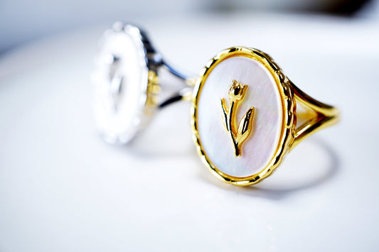 Tulip Flower Mother of Pearl Signet Ring in Sterling Silver Tulip Flower Mother of Pearl Signet Ring in Sterling Silver